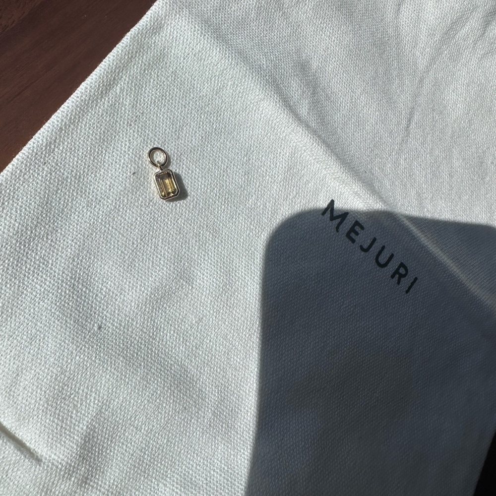 Mejuri 14k yellow gold emerald cut honey quartz charm - Picture 2 of 6